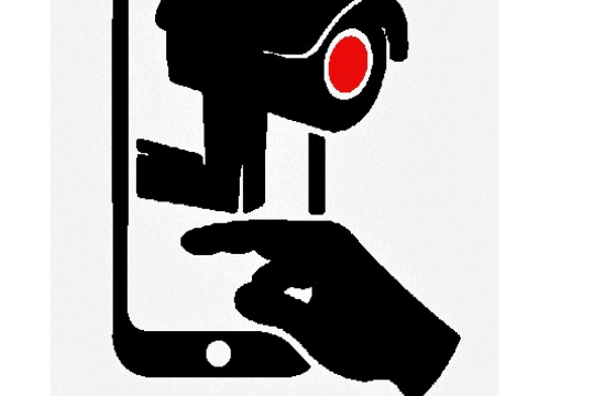 illustration d'un smartphone avec une caméra de surveillance qui sort de l'écran